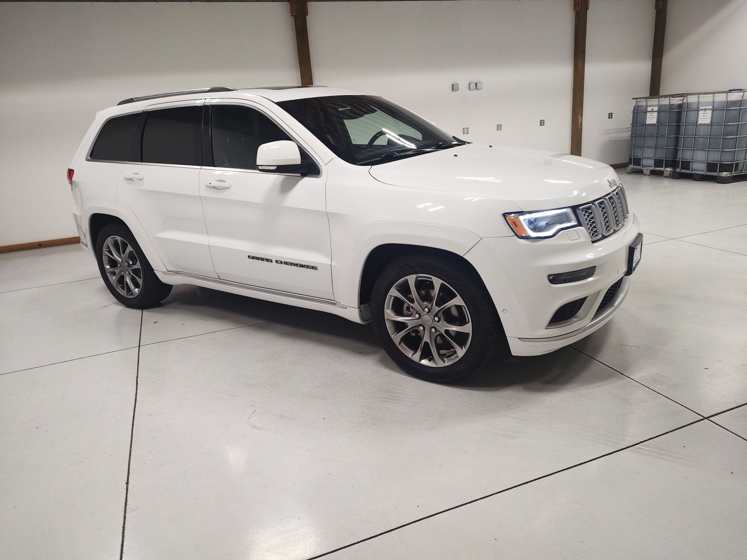 Used 2020 Jeep Grand Cherokee Summit AWD/4WD image 2