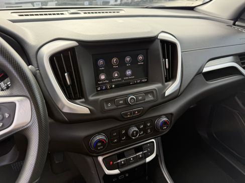 Used 2024 GMC Terrain SLE w/ Driver Convenience Package image 19