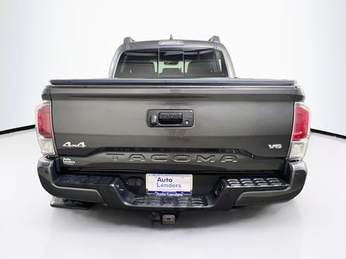 Used 2020 Toyota Tacoma TRD Sport w/ TRD Premium Sport Package AWD/4WD image 6