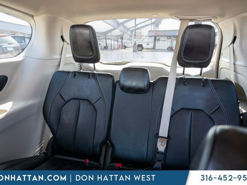 Used 2023 Chrysler Pacifica Touring-L FWD image 25