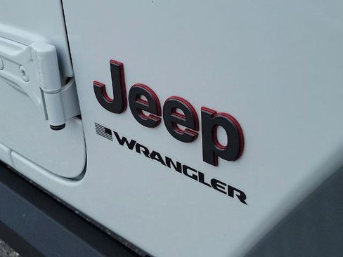 Used 2024 Jeep Wrangler Unlimited Rubicon w/ Capability Package AWD/4WD image 9