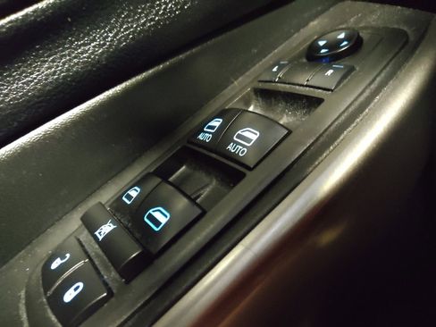 Used 2020 Jeep Cherokee Latitude Plus image 27