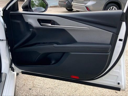 Used 2025 Toyota Camry SE w/ Convenience Package image 22