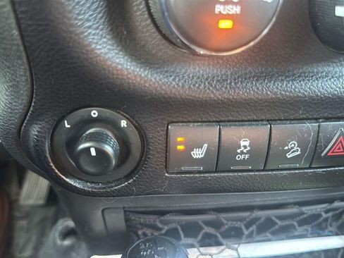 Used 2017 Jeep Wrangler Unlimited Sahara w/ Dual Top Group AWD/4WD image 31