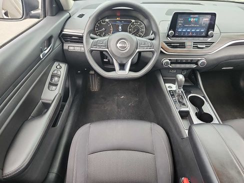 Used 2024 Nissan Altima 2.5 SV FWD image 11
