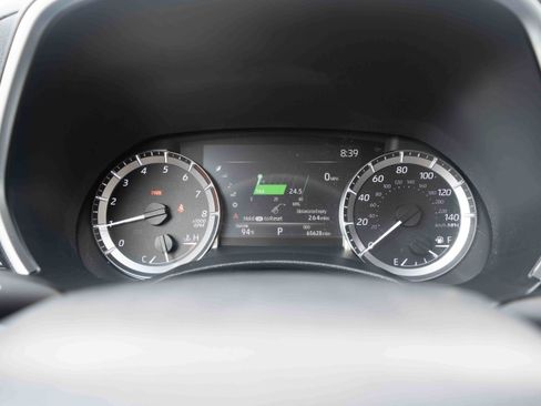 Used 2023 Toyota Highlander XLE AWD/4WD image 16
