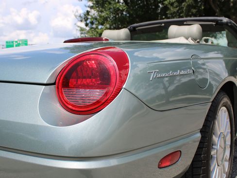 Used 2004 Ford Thunderbird Pacific Coast RWD image 31