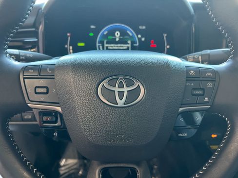 Used 2025 Toyota Camry SE FWD image 23