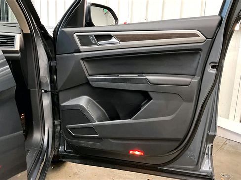 Used 2019 Volkswagen Atlas SE w/ Towing Package image 26