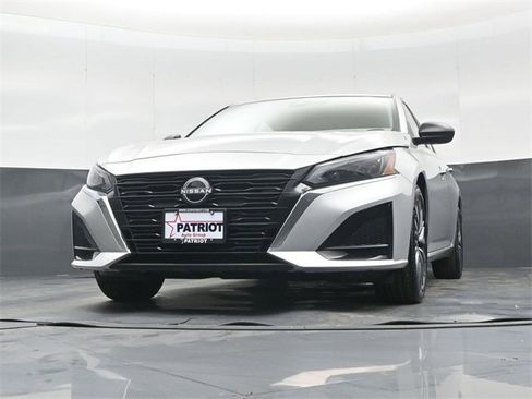 Used 2025 Nissan Altima 2.5 SV image 44