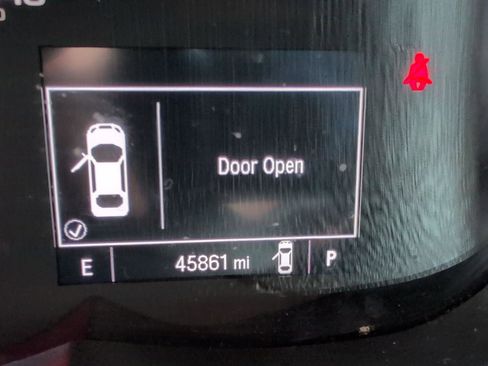 Used 2019 Chevrolet Trax LT w/ Redline Edition image 28