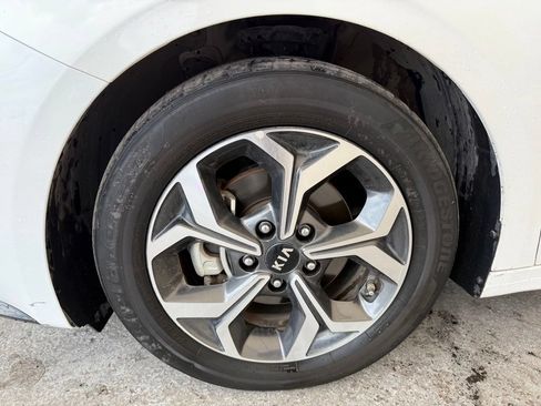 Used 2020 Kia Forte LXS FWD image 4