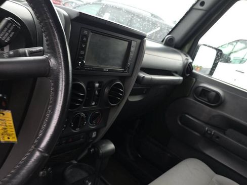 Used 2009 Jeep Wrangler Unlimited Rubicon w/ Trailer Tow Group AWD/4WD image 19