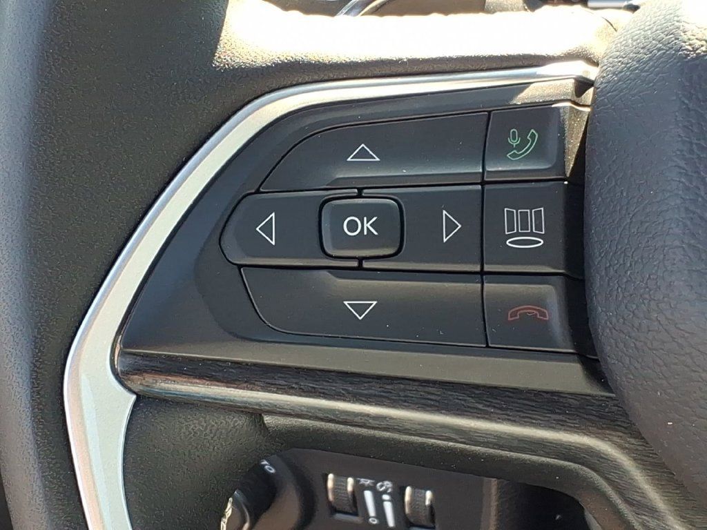 Used 2024 Jeep Grand Cherokee L Limited w/ Luxury Tech Group II AWD/4WD image 11