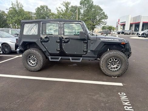 Used 2018 Jeep Wrangler Unlimited Sport w/ Connectivity Group AWD/4WD image 4
