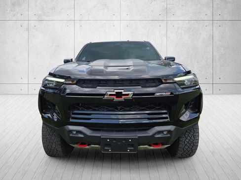 Used 2023 Chevrolet Colorado ZR2 w/ ZR2 Convenience Package III AWD/4WD image 8