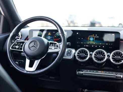 Certified 2022 Mercedes-Benz GLB 250 4MATIC w/ Premium Package Lite image 14