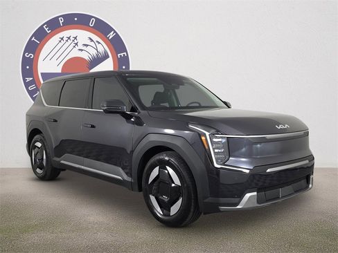 Used 2026 Kia EV9 Light image 2