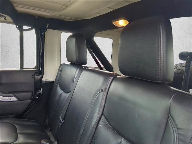 Used 2013 Jeep Wrangler Unlimited Rubicon w/ Connectivity Group AWD/4WD image 15