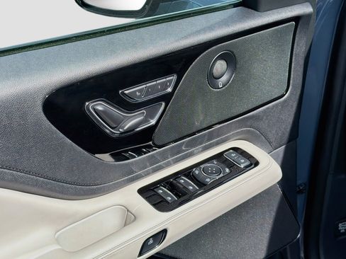 Certified 2025 Lincoln Aviator Reserve RWD image 18