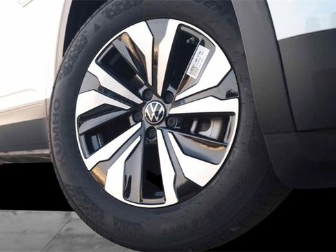 New 2026 Volkswagen Atlas Cross Sport SE image 3