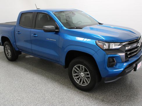 Used 2023 Chevrolet Colorado LT AWD/4WD image 4