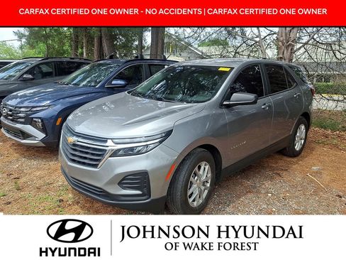 Used 2023 Chevrolet Equinox LS FWD image 2