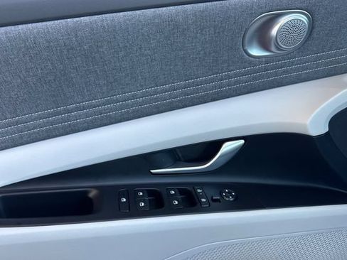 Certified 2025 Hyundai Elantra Limited FWD image 13