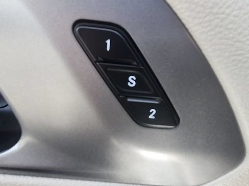 Used 2023 Chrysler Pacifica Touring-L FWD image 24