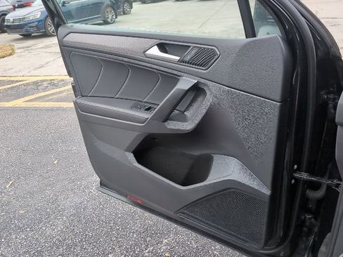 Used 2023 Volkswagen Tiguan SE image 23