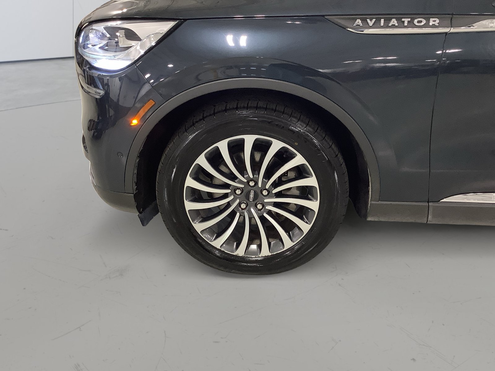 Used 2022 Lincoln Aviator Reserve w/ Equipment Group 201A RWD image 8