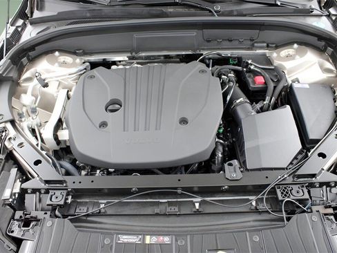 New 2025 Volvo XC60 B5 Plus w/ Protection Package Premier image 33