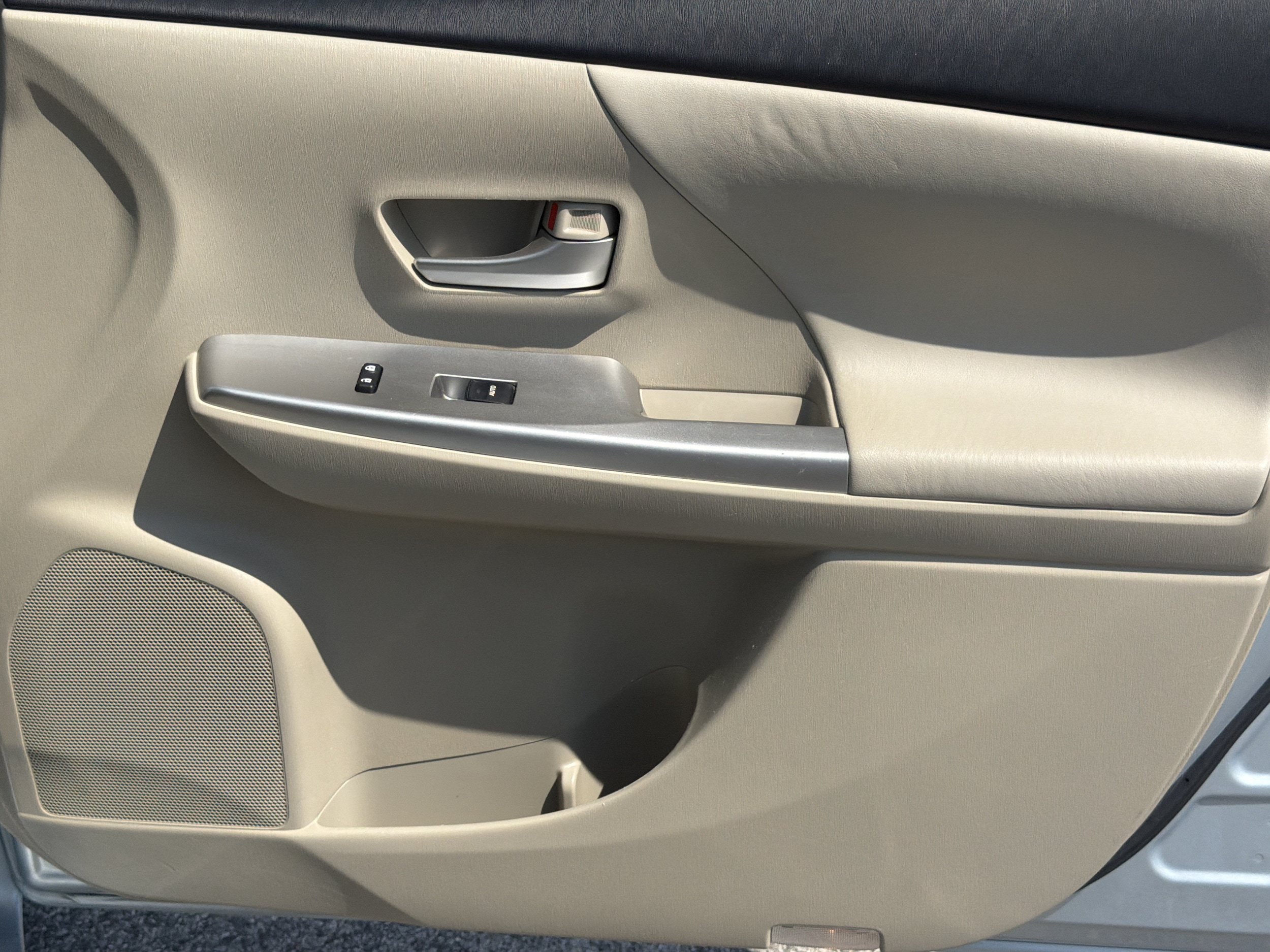 Used 2013 Toyota Prius V Five FWD image 14