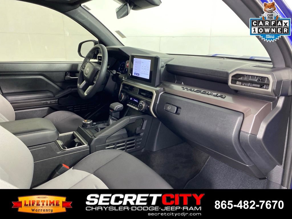 Used 2025 Toyota Tacoma TRD Sport AWD/4WD image 29
