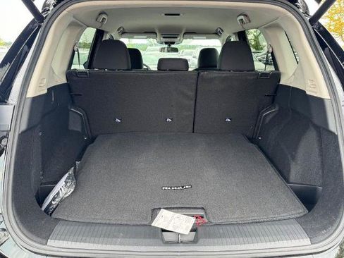 Certified 2026 Nissan Rogue SV FWD image 6