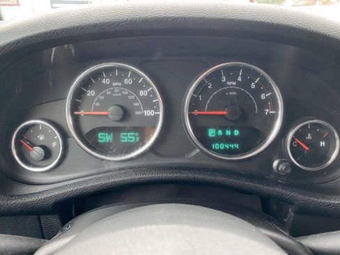 Used 2013 Jeep Wrangler Unlimited Sahara image 19