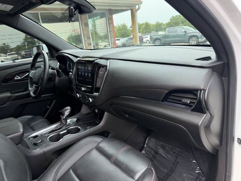 Used 2023 Chevrolet Traverse RS FWD image 27