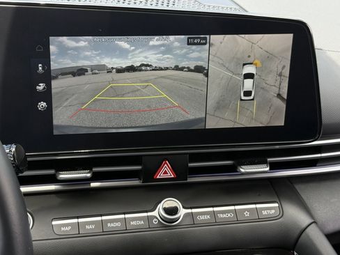 Used 2024 Hyundai Elantra Limited FWD image 18