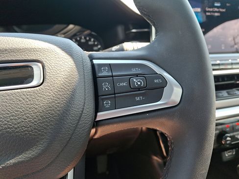 Used 2025 Jeep Compass Limited w/ Sun & Sound Group AWD/4WD image 21