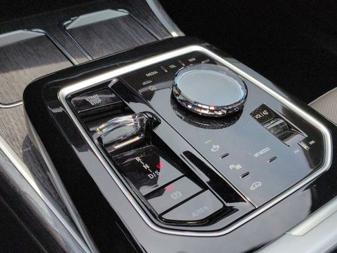 New 2025 BMW 740i xDrive AWD/4WD image 35