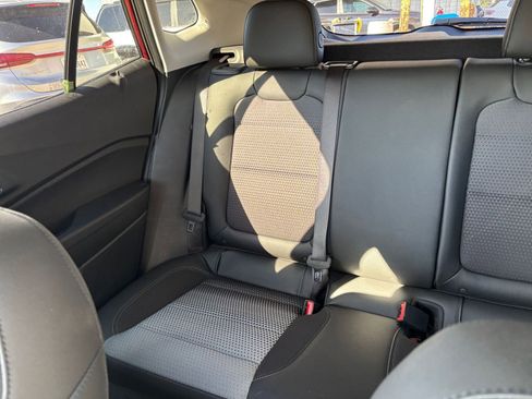 Used 2025 Chevrolet Trax LT image 38