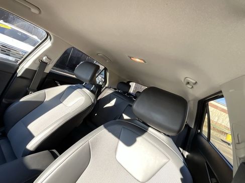 Used 2023 Kia Niro EX image 10