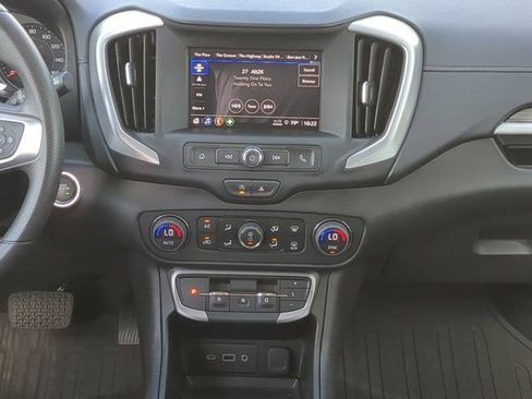 Used 2024 GMC Terrain SLE w/ Driver Convenience Package FWD image 17