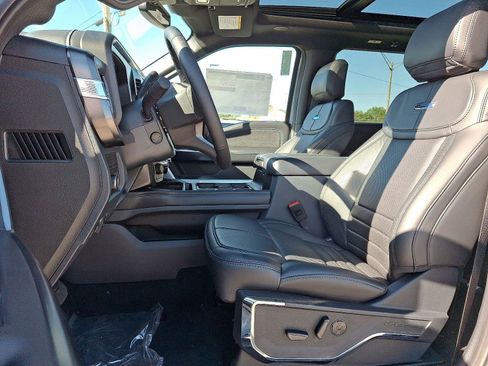 New 2026 Ford F250 Platinum w/ Tremor Off-Road Package image 9