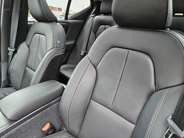 Used 2024 Volvo XC40 B5 Ultimate w/ Protection Package Premier AWD/4WD image 18