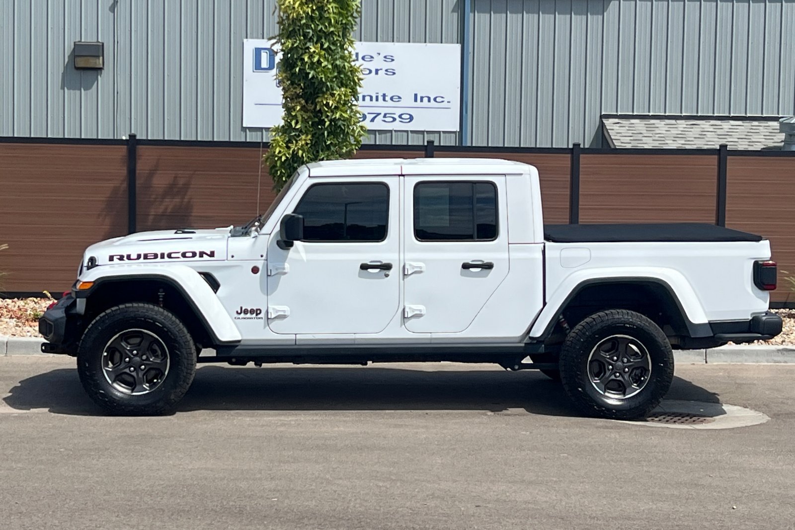 Used 2021 Jeep Gladiator Rubicon AWD/4WD image 10