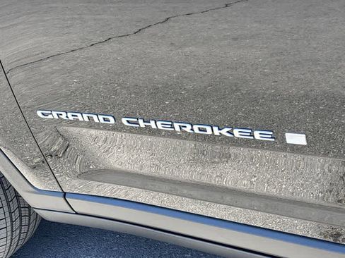 New 2025 Jeep Grand Cherokee Limited 4xe w/ Trailer Tow Package image 11