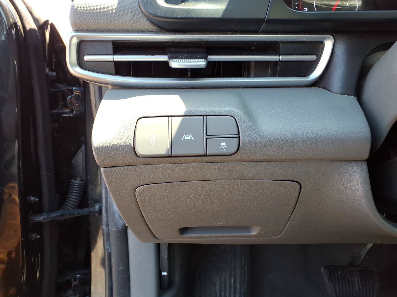Used 2023 Hyundai Elantra SEL w/ Cargo Package FWD image 16
