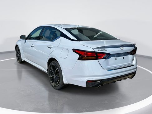 Used 2023 Nissan Altima 2.5 SR w/ SR Premium Package image 2