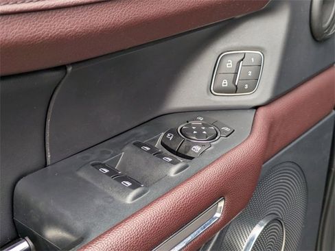 Used 2024 Ford Expedition Limited image 13